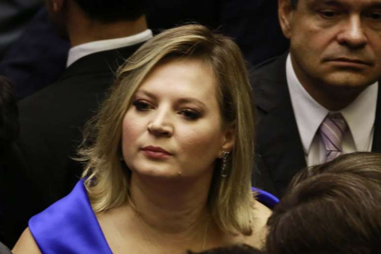 Líder do governo no Congresso, a deputada Joice Hasselmann (PSL-SP) tenta organizar encontro entre o presidente da Câmara e Bolsonaro