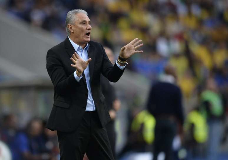 Tite durante empate da Seleção Brasileira contra o Panamá (Foto: Miguel Riopa/AFP)