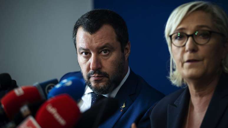 Matteo Salvini, ministro do Interior italiano, e Marine Le Pen, líder do partido francês Rassemblement National, criaram uma aliança eleitoral