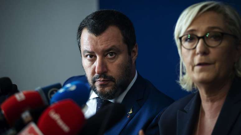Matteo Salvini, ministro do Interior italiano, e Marine Le Pen, l&iacute;der do partido franc&ecirc;s Rassemblement National, criaram uma alian&ccedil;a eleitoral