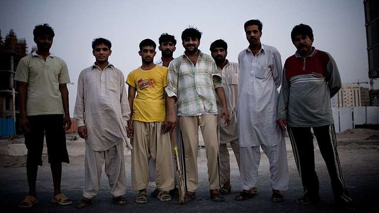 O grande fluxo de trabalhadores migrantes est&aacute; por tr&aacute;s da grande porcentagem de estrangeiros nos Emirados &Aacute;rabes Unidos