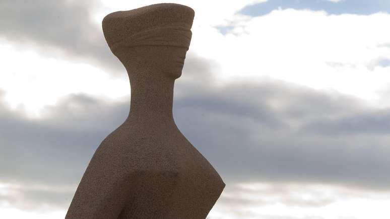 O professor brit&acirc;nico James Grant defende que todos os pa&iacute;ses tenham uma corte final para recursos