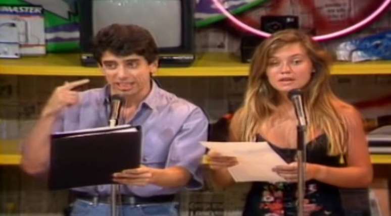 Cassio Scapin e Adriana Esteves no 'Controle Remoto' do primeiro 'Doming&atilde;o do Faust&atilde;o', em 1989.