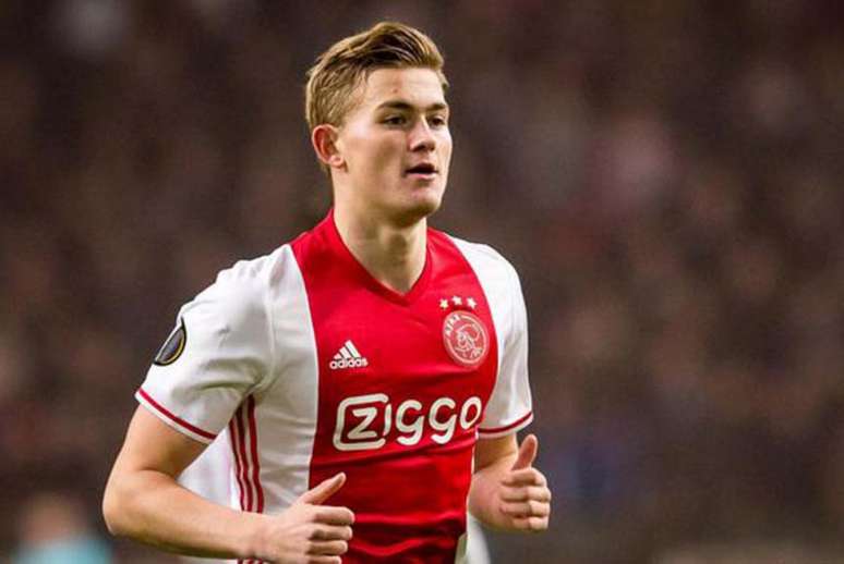 Matthijs De Ligt é um dos principais jogadores da atual temporada do Ajax (Foto: Divulgação)