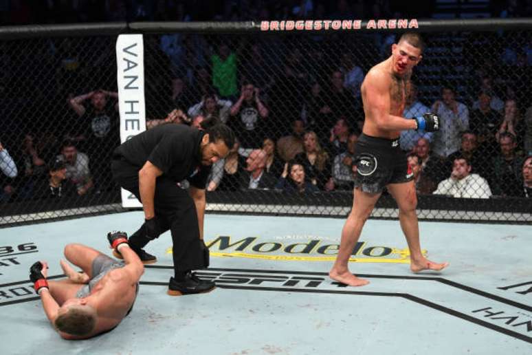 Pettis nocauteou Stephen Thompson de forma espetacular no main event do UFC Nashville (Foto: Getty Images)