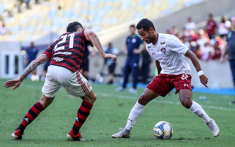 Flamengo e Fluminense seguem na briga (Foto: LUCAS MERÇON / FLUMINENSE F.C.)