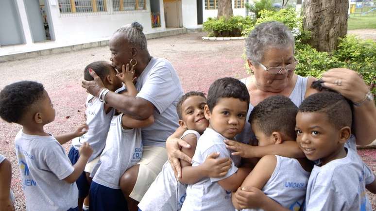 Centro de acolhimento de idosos, que também funciona como creche, atende moradores em situação de vulnerabilidade social