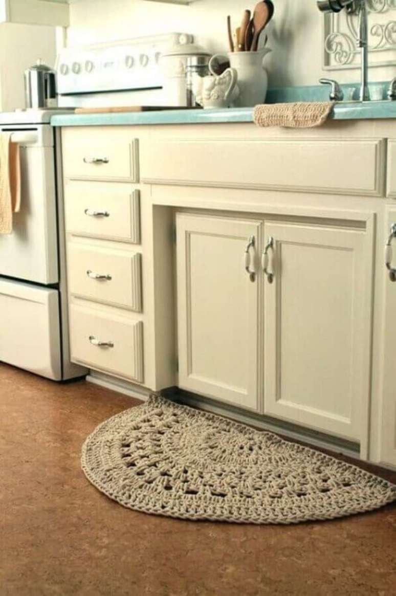 20. O tapete de crochê meia lua é excelente para decoração de cozinha e porta de entrada – Foto: Pinterest