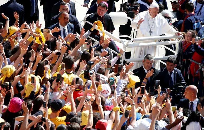 Papa Francisco acena a populares durante visita em Loreto na Festa da Anunciação
25/03/2019
REUTERS/Yara Nardi