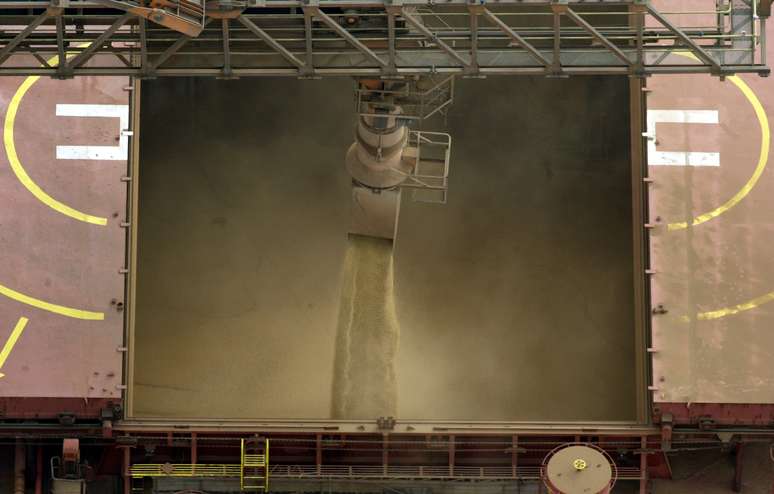 Embarque de soja no porto de Paranagu&aacute; (PR)
27/03/2003
REUTERS/Paulo Whitaker