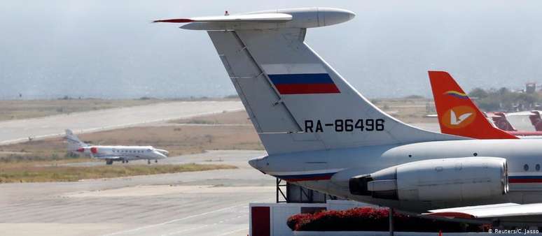 Avião com bandeira russa é visto aeroporto internacional Simón Bolívar, em Caracas, neste fim de semana
