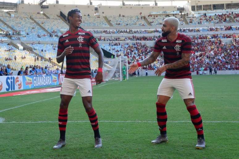 Bruno Henrique e Gabigol vêm repetindo o bom entrosamento dos tempos de Santos (Alexandre Vidal / Flamengo)