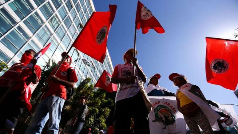 Manifestantes do MST saem às ruas em Brasília em protesto contra o governo