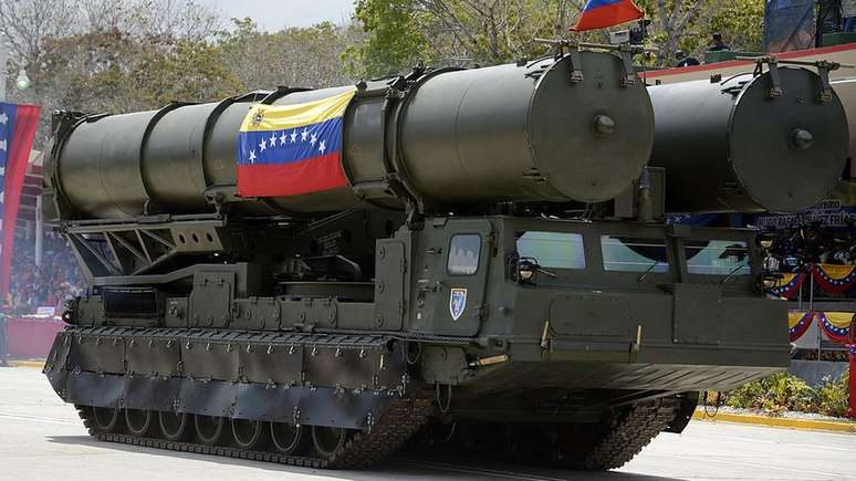 Na época de Chávez, Caracas comprou de Moscou equipamentos de mísseis antiaéreos, como o S-300