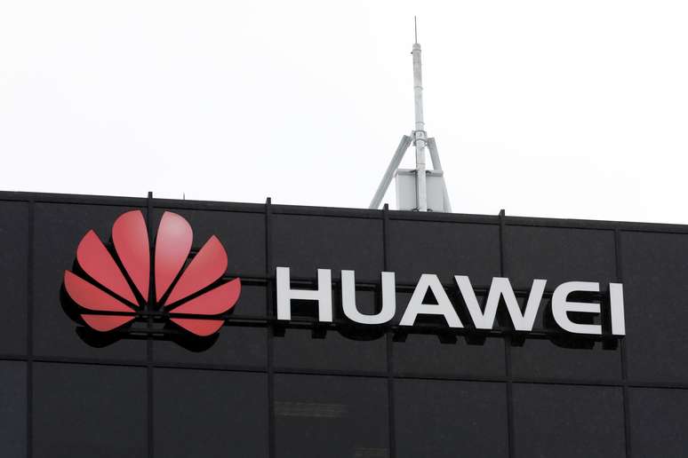 The Huawei logo is pictured outside their research facility in Ottawa, Ontario, Canada, December 6, 2018. REUTERS/Chris Wattie - RC159748A8E0