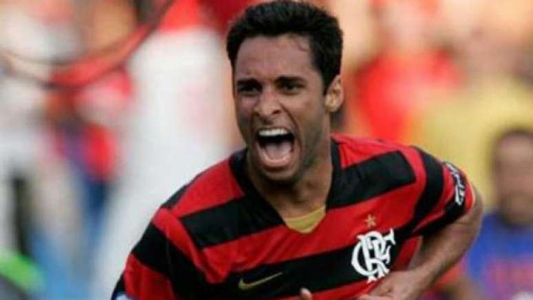 Campeão brasileiro com a camisa do Flamengo em 2009, entra na mira do Figueirense (Foto: Reprodução)