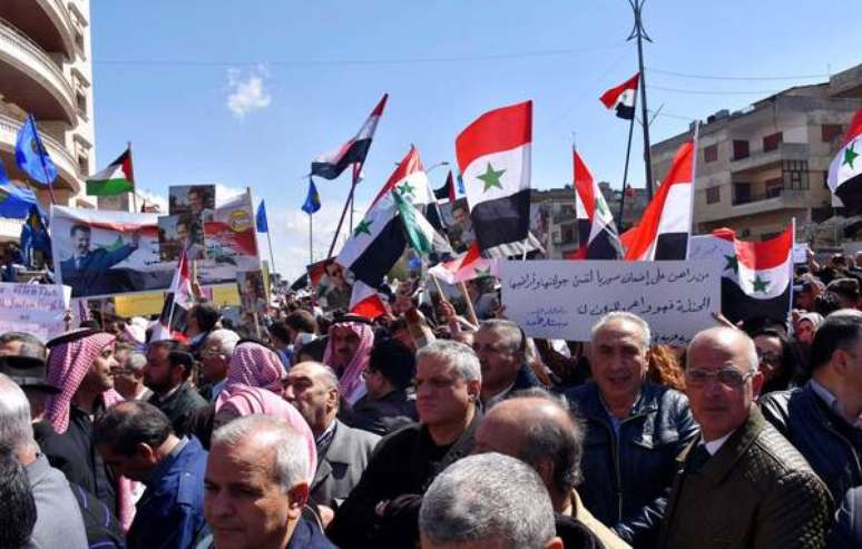Sírios protestam em Homs contra reconhecimento da soberania de Israel nas Colinas de Golã por Donald Trump