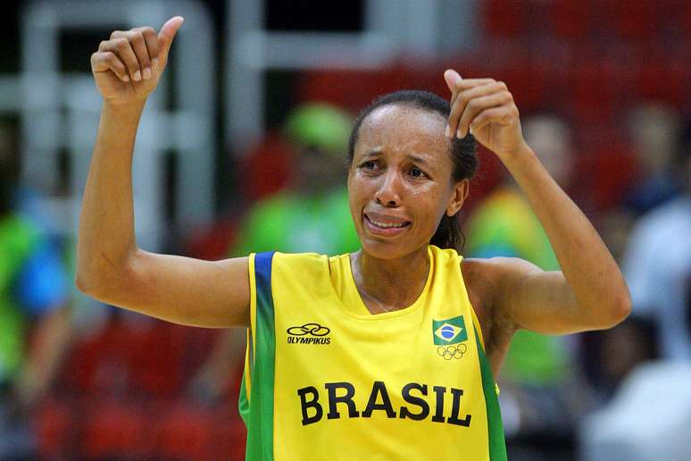 Janeth se despede com muito choro durante a final do basquete na arena multiuso entre as equipes de Brasil e EUA, no Pan de 2007