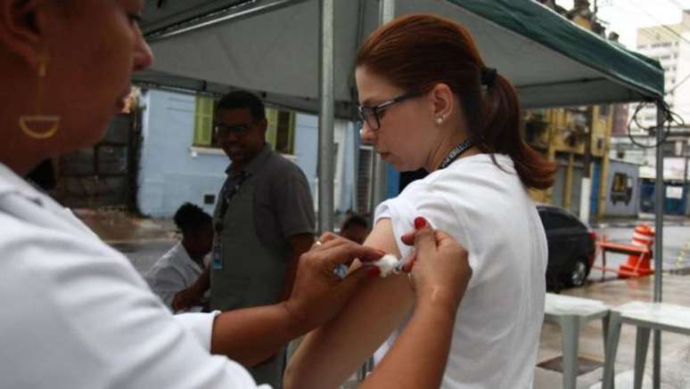 Depois de confirmar um caso autóctone de sarampo, a Secretaria de Saúde de Santos, no litoral paulista, ampliou a vacinação contra a doença