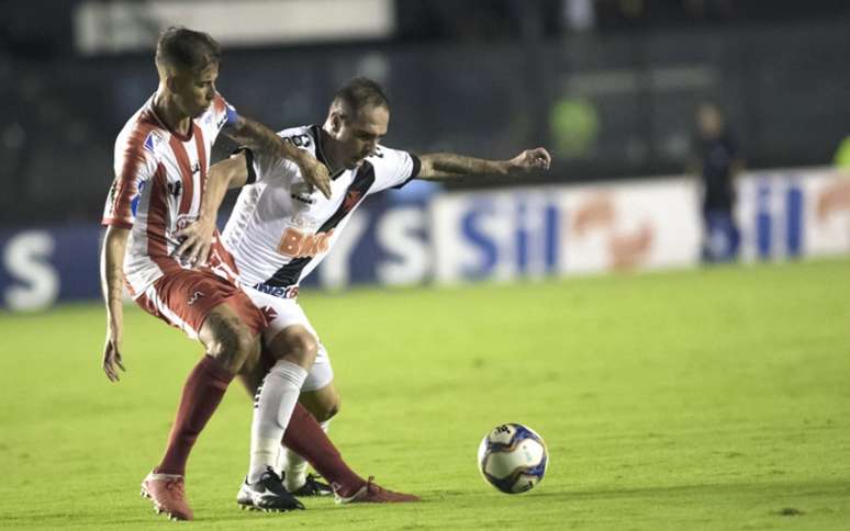 No último sábado, Bangu derrotou o Cruz-Maltino por 2 a 1 (Foto: Jorge Rodrigues/Eleven)