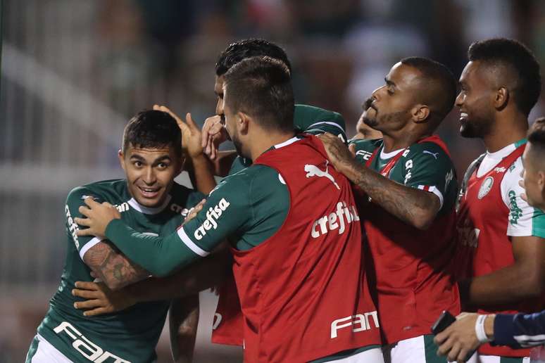 Dudu, do Palmeiras, comemora seu gol durante partida contra o time do Novorizontino, válida pelo segundo jogo das quartas de final do Campeonato Paulista, no estádio Paulo Machado de Carvalho ( Pacaembu ), na zona oeste de São Paulo, nesta terça- feira, 26.