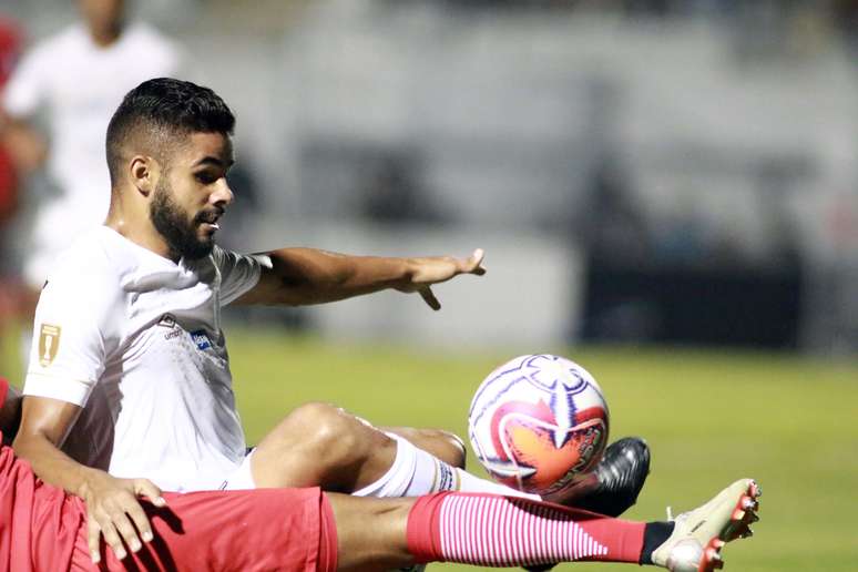 Lance da partida entre as equipes do Red Bull Brasil e do Santos, válida pelo Campeonato Paulista, realizada no Estádio Moisés Lucarelli, em Campinas, interior de São Paulo, nesta terça-feira (26).