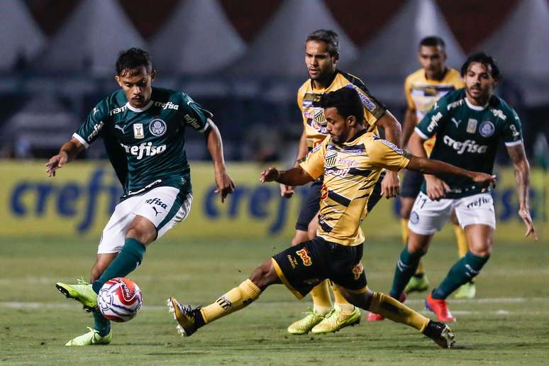 Gustavo Scarpa durante jogo entre Palmeiras x Novo Horinzontino, partida valida pelas quartas de finais do Campeonato Paulista 2019, no estádio do Pacaembu, nesta terça-feira (26/03/2019)