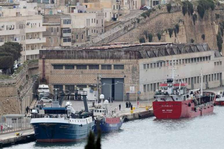 Navio sequestrado por migrantes desembarca em Malta