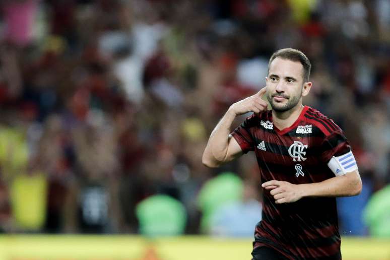 Éverton Ribeiro comemora seu gol durante partida entre Fluminense X Flamengo válida pela semifinal da Taça Rio do campeonato Carioca de 2019, no estádio do Maracanã, zona norte da cidade, nesta quarta-feira (27/03)