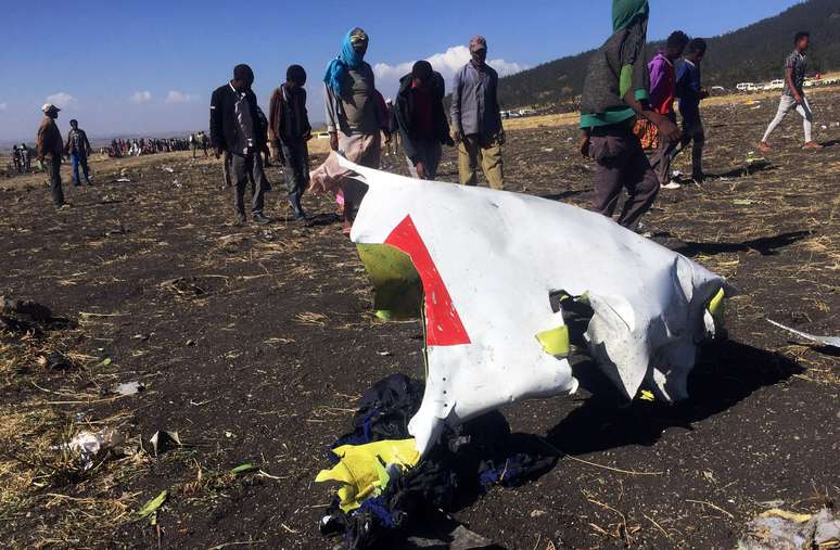 Destro&ccedil;os de avi&atilde;o da Ethiopian Airlines que caiu ap&oacute;s decolar de Addis Ababa
10/03/2019
REUTERS/Tiksa Negeri