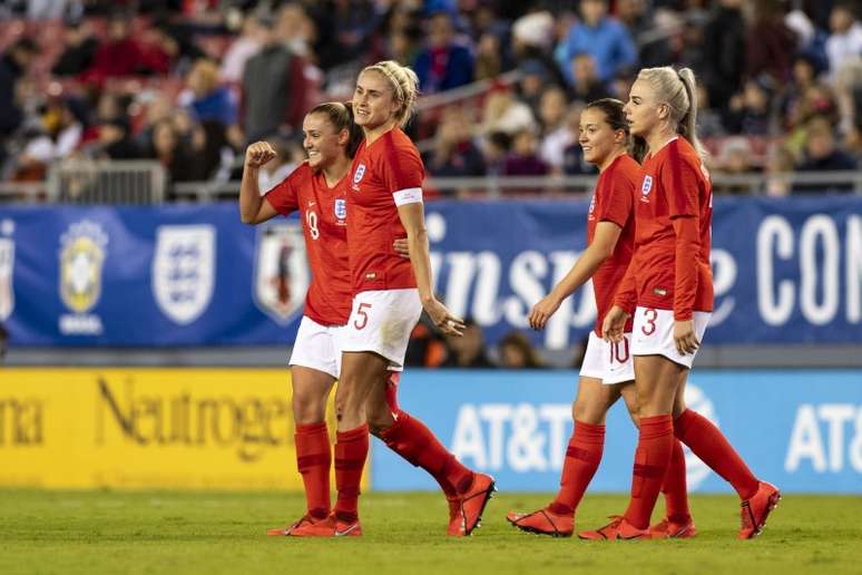 Jogadoras da seleção feminina de futebol da Inglaterra comemoram vitória sobre o Japão em Tampa, nos EUA
05/03/2019 Douglas DeFelice-USA TODAY Sports