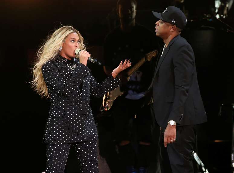 Beyonc&eacute; e Jay-Z em performance em Cleveland, Ohio (EUA)
05/11/2016
REUTERS/Aaron Josefczyk