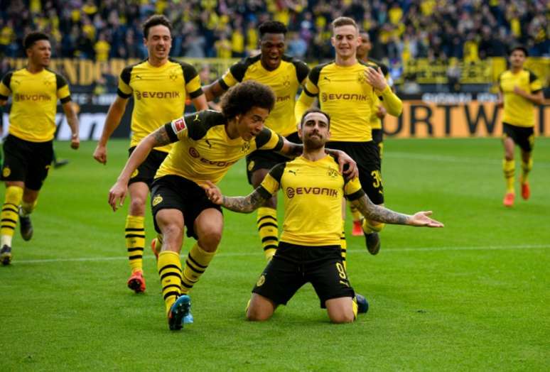 Espanhol marcou os dois gols que deram a liderança ao Dortmund (Foto: AFP)
