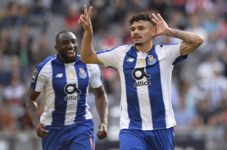 Tiquinhi Soares marcou duas vezes (Foto: AFP)