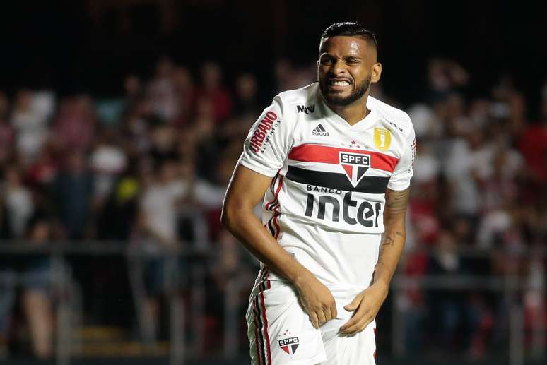 Reinaldo, do São Paulo, em partida contra o Palmeiras, válida pelas semifinais do Campeonato Paulista 2019, no Estádio do Morumbi, na capital paulista, neste sábado (30).