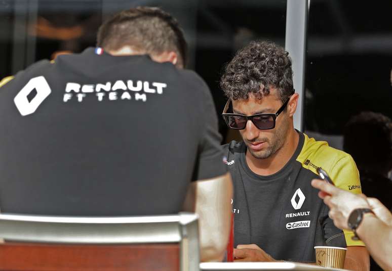 Ricciardo convocado pelos comissários de corrida após abandono