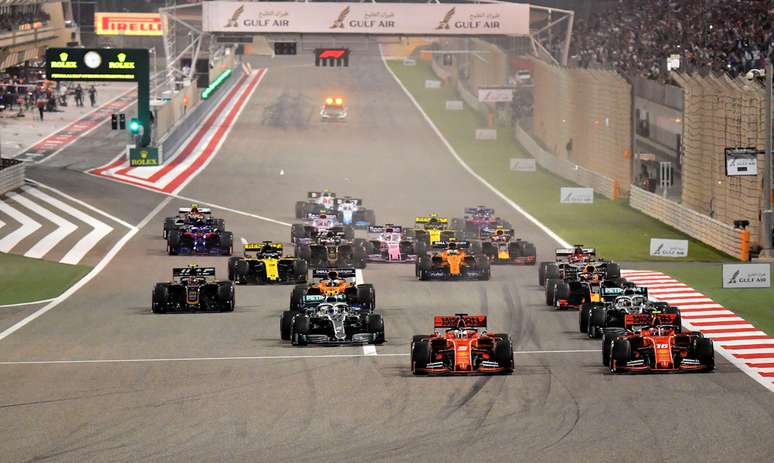 Leclerc tem problema no final e Mercedes faz nova dobradinha com Hamilton no Bahrein
