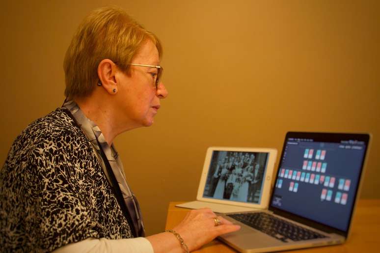 Sue Wright, genealogista amadora, fez uma &aacute;rvore geneal&oacute;gica para Euphemia e ajudou a BBC a encontrar seus parentes