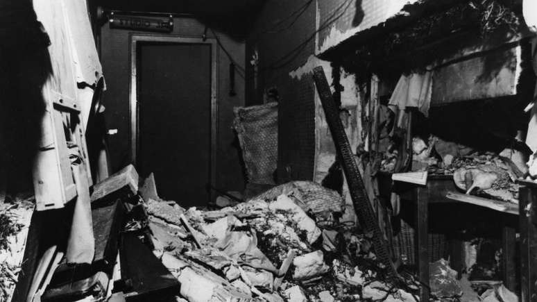 Barulhos da explos&atilde;o foram escutados ao vivo por quem acompanhava a transmiss&atilde;o de r&aacute;dio da BBC