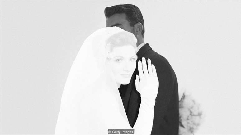 Quando percebem que alguém não é sua alma gêmea, quem acredita no "destino" pode abandonar o relacionamento e "fantasiar" o parceiro