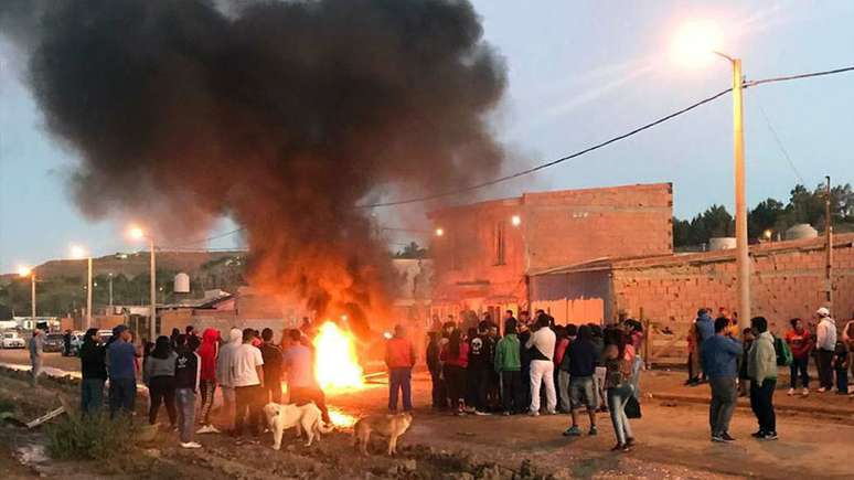 Moradores do bairro Facción 14, em Comodoro Rivadavia, espancaram e mataram o pai de um jovem acusado de estupro.