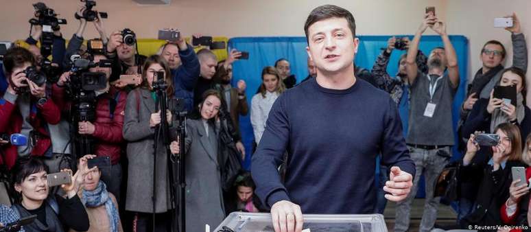 Volodymyr Zelensky, de 41 anos, ficou conhecido  por uma série cômica na qual interpreta um professor que vira presidente da Ucrânia
