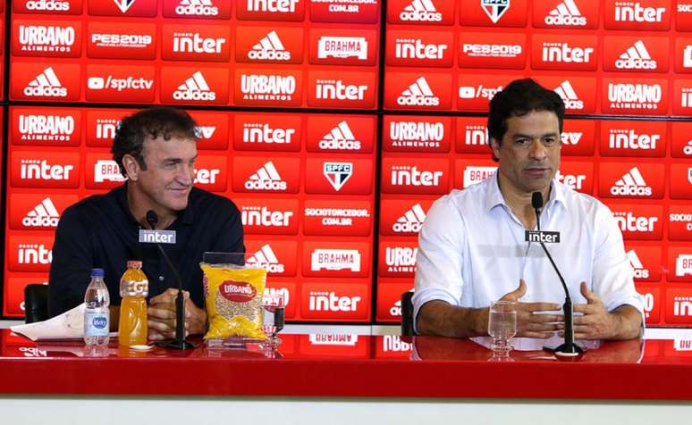 Cuca e Raí durante a apresentação do treinador - FOTO: Divulgação/Twitter