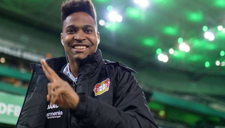 Lateral Wendell pratica futmesa no Bayer Leverkusen e tamb&eacute;m em casa