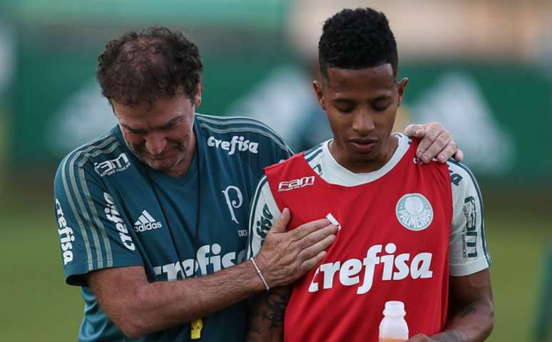 Nos treinos do Palmeiras, era comum ver Cuca e Tchê Tchê conversando - FOTO: Cesar Greco