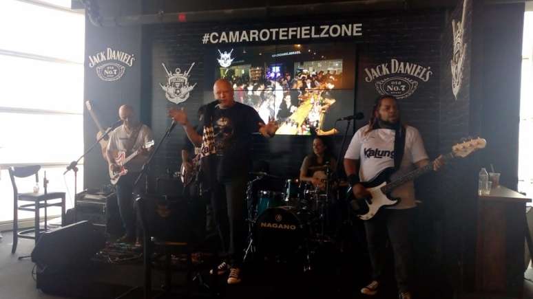 'Ronaldo e os Impedidos'em apresentação no Camarote Fiel Zone, na Arena Corinthians (Foto: Pedro Polito Soares)