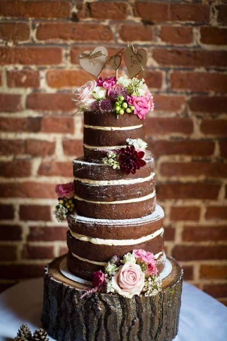 23. O nake cake é um bolo decorado para casamento muito pedido – Foto: Pinosy