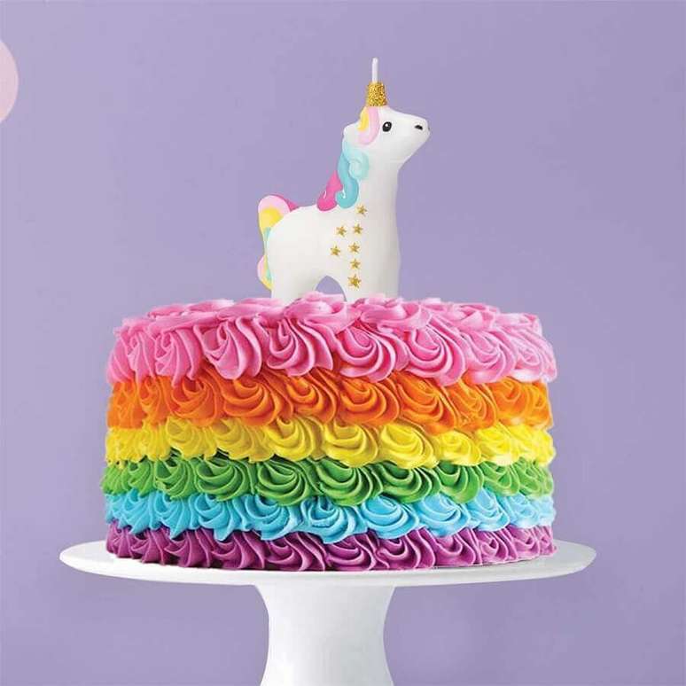 47. Bolos decorados com chantilly também pode ser divertidos e bem coloridos – Foto: The Unicorn Store