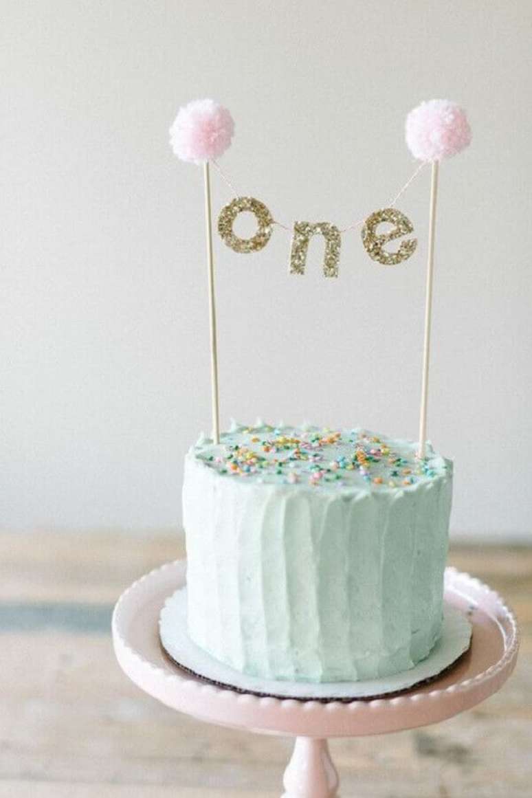 75. Bolos decorados simples com granulado colorido – Foto: ABC Birthday Cakes