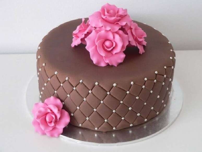 Bolo de Aniversário Feminino Moderno - Decoração Fácil